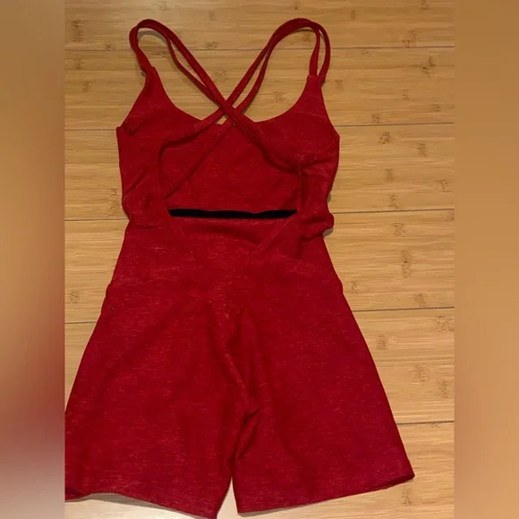 Red bombshell sportswear unitard - Picture 4 of 6